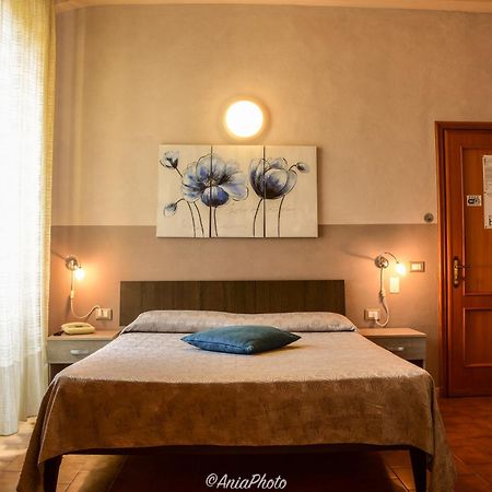 Albergo Florida Таджа Екстериор снимка