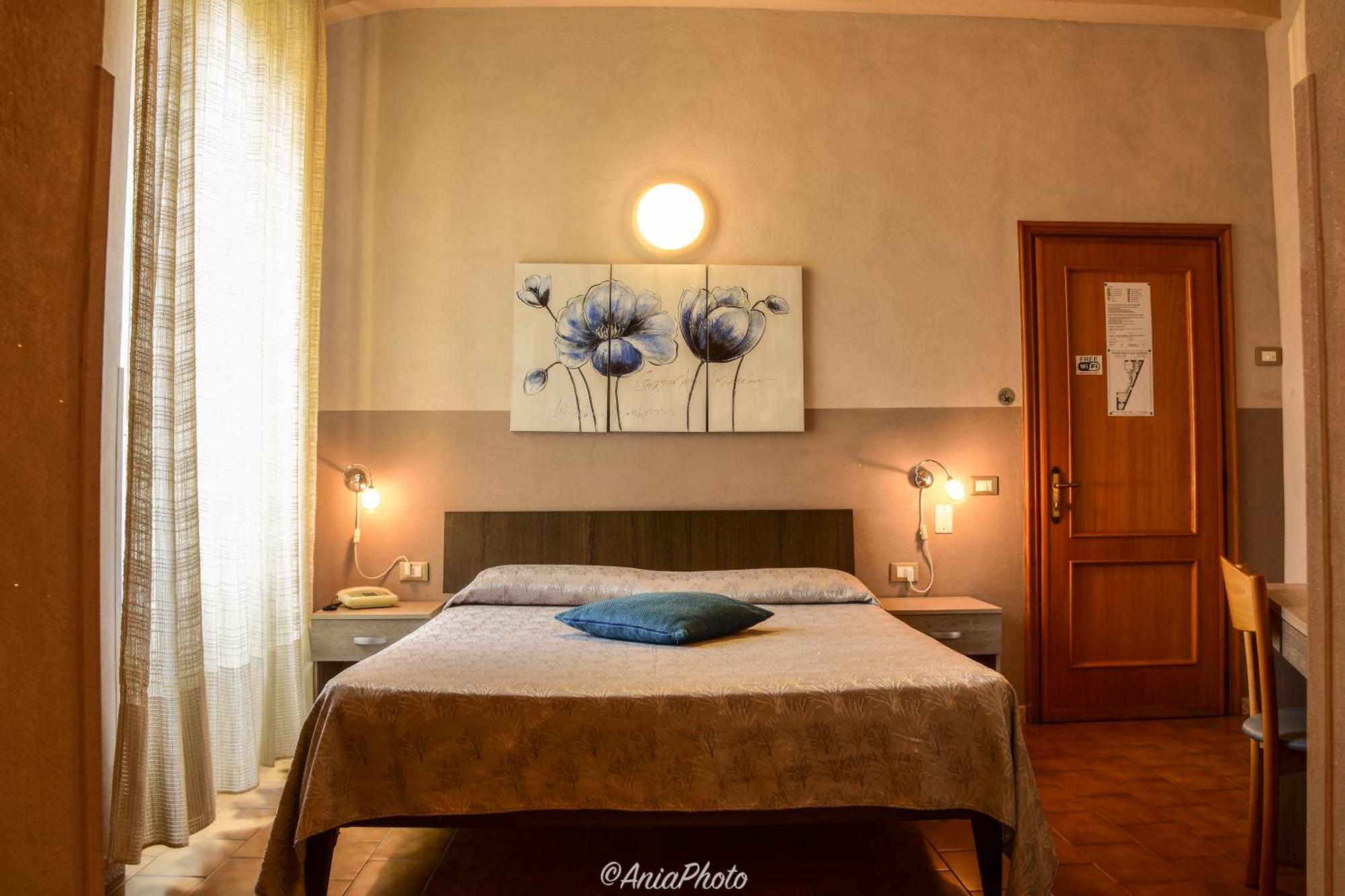 Albergo Florida Таджа Екстериор снимка