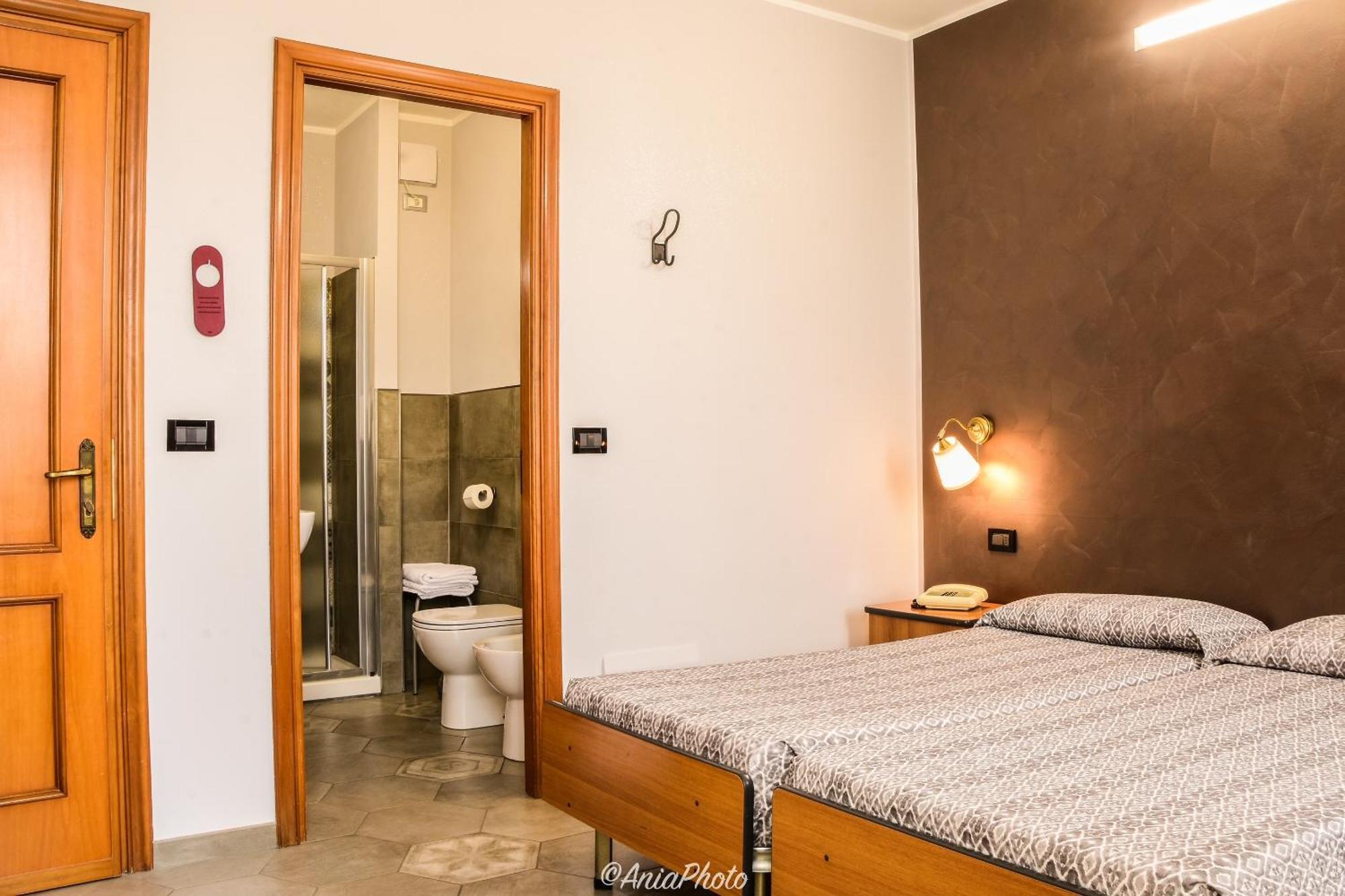 Albergo Florida Таджа Екстериор снимка