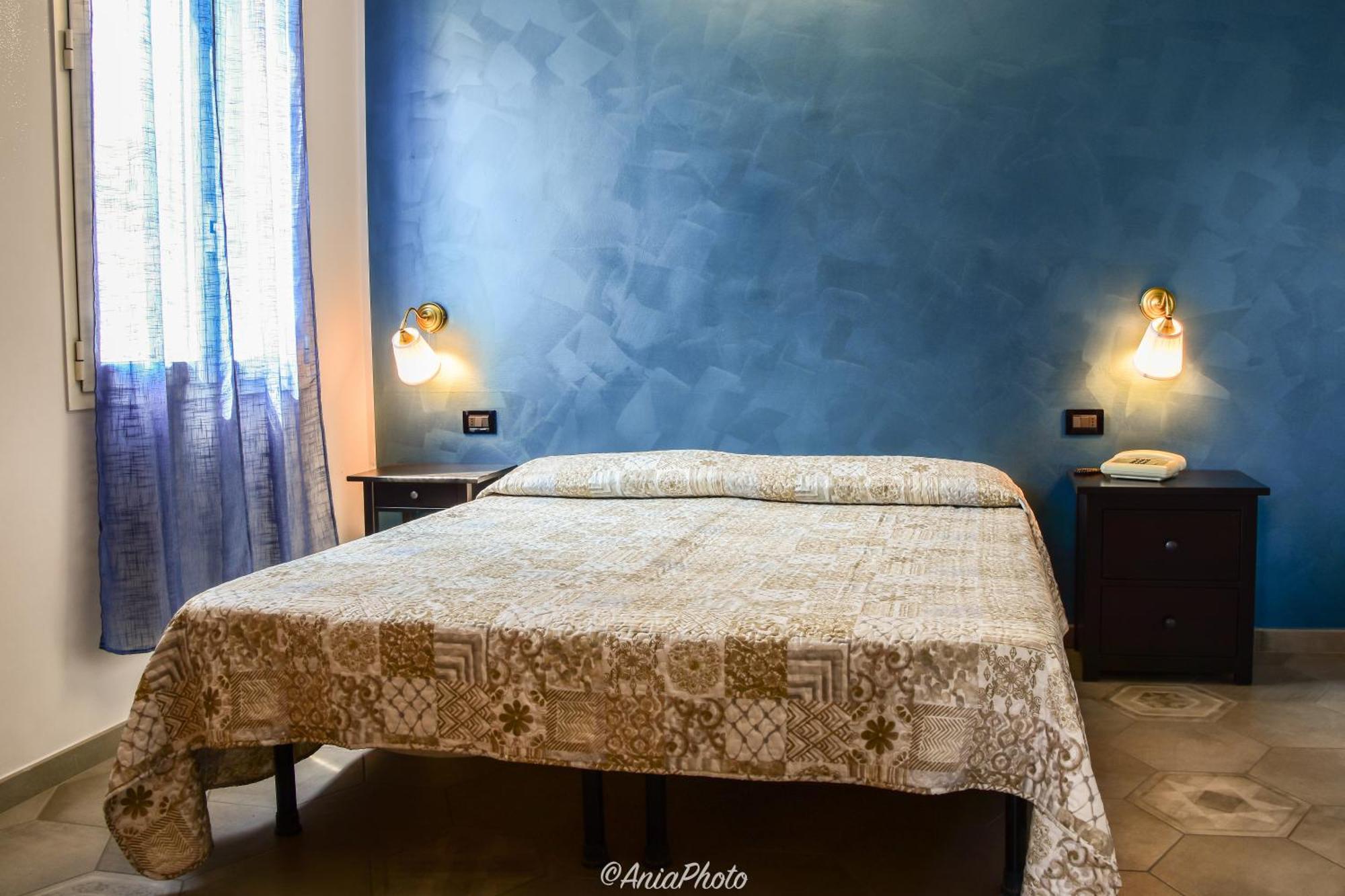 Albergo Florida Таджа Екстериор снимка